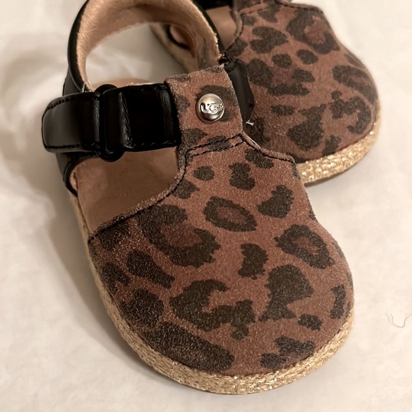 UGG Baby Girl's Emmery Leopard Sandals - Picture 6 of 7